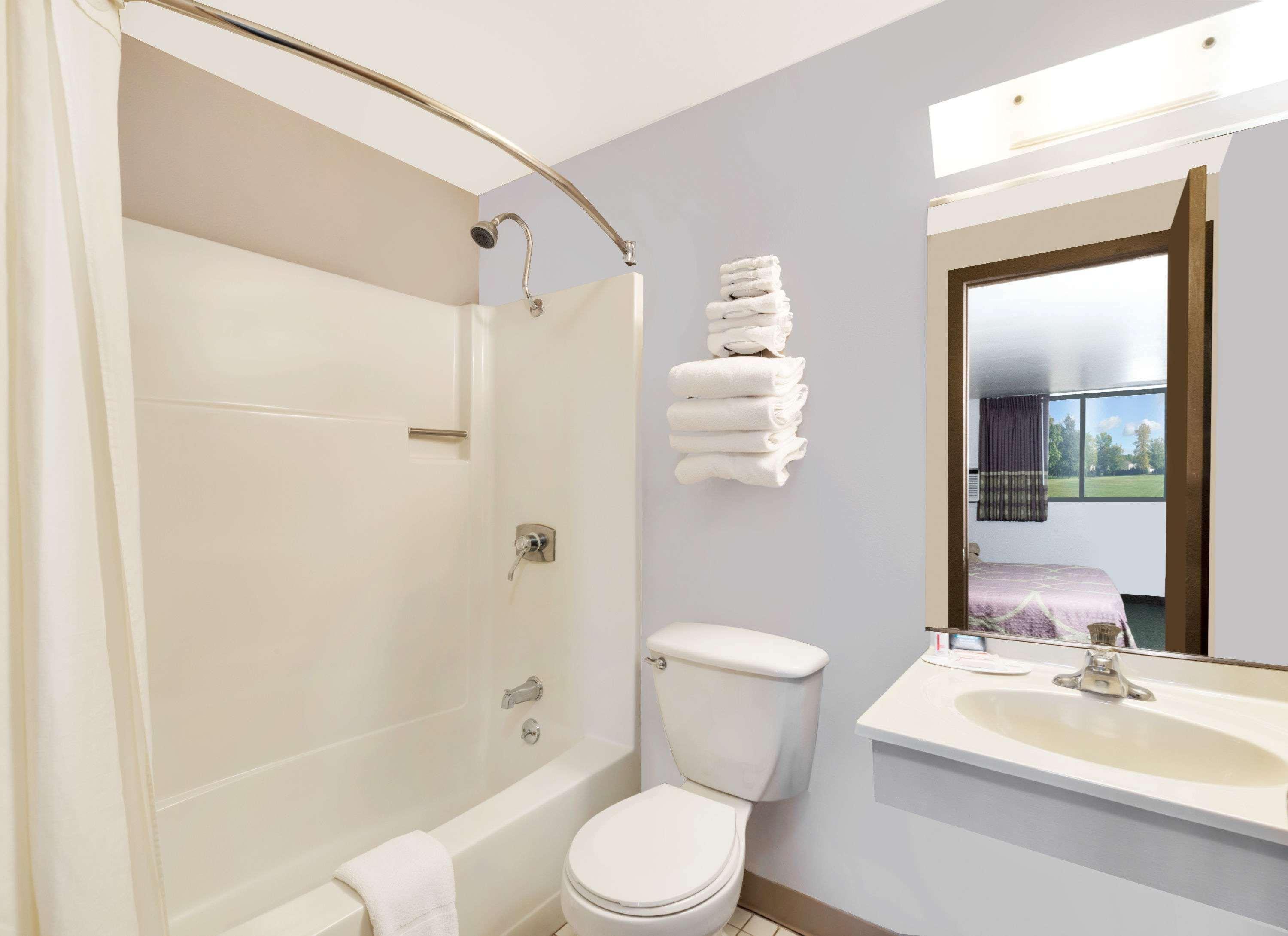 Super 8 By Wyndham Spearfish Hotel Buitenkant foto