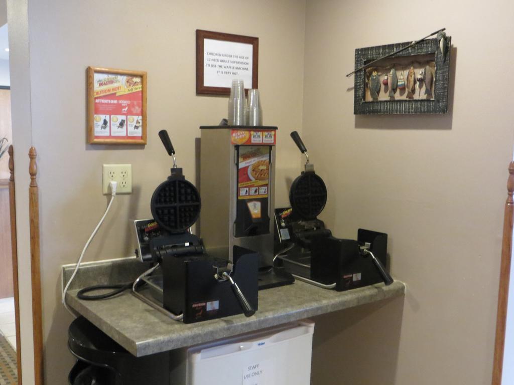 Super 8 By Wyndham Spearfish Hotel Buitenkant foto