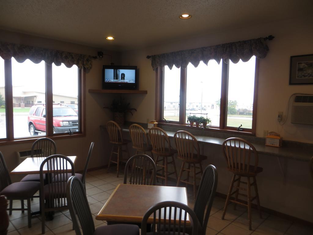 Super 8 By Wyndham Spearfish Hotel Buitenkant foto